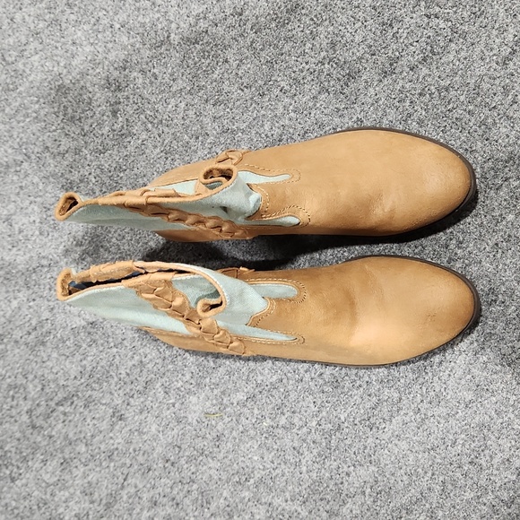 Forever 21 Western Style Boots - Picture 7 of 11